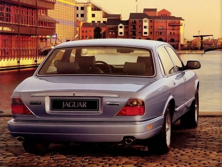  Jaguar Sovereign 1994 года  (фото 2 из 6)